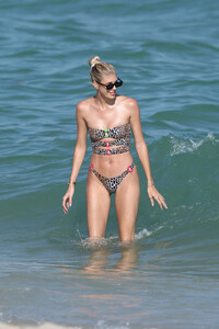 hqcelebcorner-8.jpg