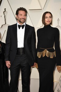 irina-shayk-and-bradley-cooper-oscars-2019-red-carpet-4.jpg