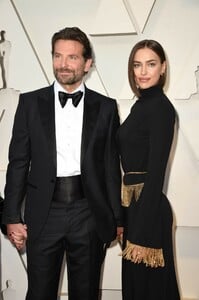 irina-shayk-and-bradley-cooper-oscars-2019-red-carpet-5.jpg