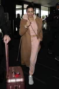 jenna-dewan-in-travel-outfit-airport-in-la-02-05-2019-6.jpg