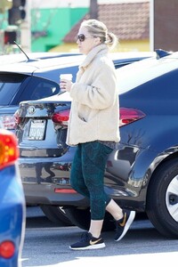 jennie-garth-out-for-coffee-in-beverly-hills-02-22-2019-0.jpg