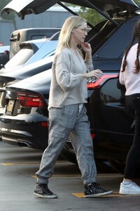 jennie-garth-out-shopping-in-los-angeles-12-24-2018-1.jpg