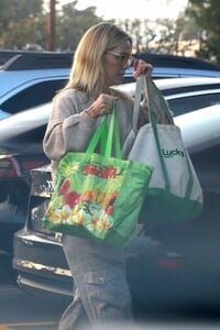 jennie-garth-out-shopping-in-los-angeles-12-24-2018-4.jpg