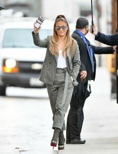 jennifer-lopez-arrives-at-jimmy-kimmel-live-in-los-angeles-02-13-2019-6.jpg