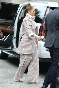 jennifer-lopez-is-stylish-arriving-for-a-business-meeting-in-la-02-27-2019-1.jpg