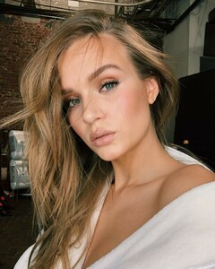 josephineskriver_50612710_2092730534097452_8455176662254044586_n.jpg