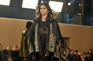 kaia-gerber-walks-coach-fashion-show-in-new-york-02-12-2019-5.jpg