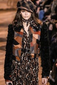 kaia-gerber-walks-michael-kors-fashion-show-in-new-york-02-13-2019-11.jpg