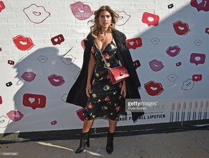 kara-del-toro-poses-in-front-of-the-maybelline-new-york-mural-outside-picture-id1096675392.jpg