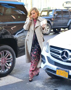 kate-hudson-out-and-about-in-new-york-02-13-2019-1.jpg