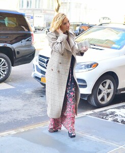kate-hudson-out-and-about-in-new-york-02-13-2019-2.jpg
