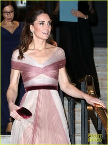 kate-middleton-gala-dinner-london-04.jpg