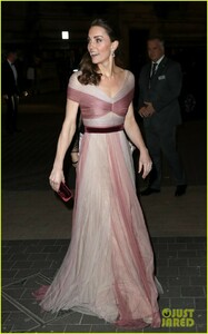 kate-middleton-gala-dinner-london-09.jpg