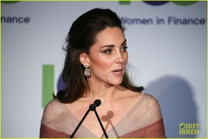 kate-middleton-gala-dinner-london-24.jpg