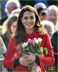 kate-middleton-plays-soccer-northern-ireland-visit-01.jpg