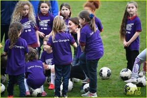 kate-middleton-plays-soccer-northern-ireland-visit-02.jpg