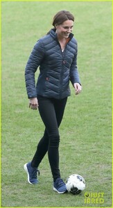 kate-middleton-plays-soccer-northern-ireland-visit-04.jpg