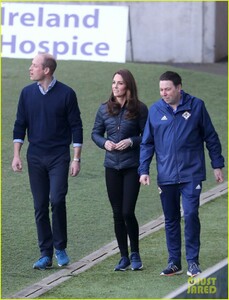 kate-middleton-plays-soccer-northern-ireland-visit-07.jpg