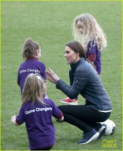 kate-middleton-plays-soccer-northern-ireland-visit-08.jpg