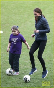 kate-middleton-plays-soccer-northern-ireland-visit-09.jpg