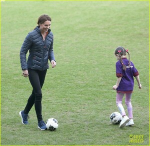 kate-middleton-plays-soccer-northern-ireland-visit-11.jpg