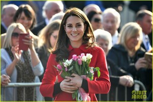 kate-middleton-plays-soccer-northern-ireland-visit-15.jpg