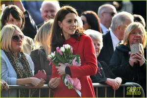 kate-middleton-plays-soccer-northern-ireland-visit-16.jpg