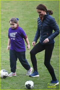 kate-middleton-plays-soccer-northern-ireland-visit-41.jpg