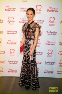 kate-pippa-middleton-separate-events-07.thumb.jpg.7669cec5fd2a8caa14b89a3f9d4bd8e8.jpg