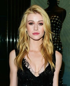 katherine-mcnamara-giorgio-armani-pre-oscar-party-in-los-angeles-02-23-2019-2.thumb.jpg.be7fe03bf56a6b20db00a6f419da9cdf.jpg