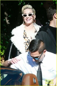 katy-perry-attends-pre-oscar-bash-02.jpg