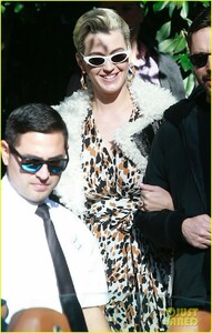 katy-perry-attends-pre-oscar-bash-08.jpg