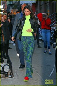 kendall-jenner-hangs-with-ben-simmons-and-kourtney-kardashian-in-nyc-01.jpg