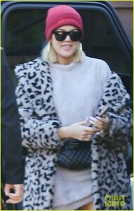 khloe-kardashian-attends-church-service-amid-tristan-thompson-drama-08.jpg