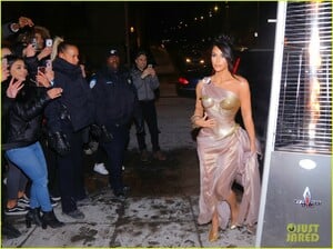kim-kardashian-arrives-at-thierry-mugler-exhibition-opening-in-montreal-04.thumb.jpg.6d3cce327fcc4956c5af131bbcd983ad.jpg