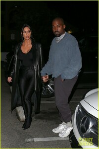 kim-kardashian-kanye-west-calabasas-2019-04.jpg