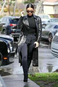 kim-kardashian-out-for-lunch-in-los-angeles-02-04-2019-11.jpg