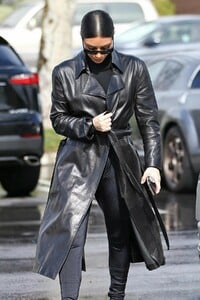 kim-kardashian-out-for-lunch-in-los-angeles-02-04-2019-12.jpg