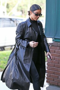 kim-kardashian-out-for-lunch-in-los-angeles-02-04-2019-9.jpg