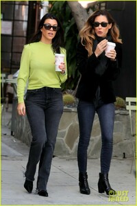 kourtney-kardashian-goes-on-coffee-run-in-weho-03.jpg