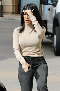 kourtney-kardashian-out-and-about-in-calabasas-02-01-2019-9.jpg