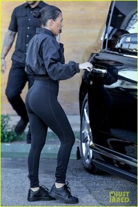 kourtney-kardashian-wears-a-cropped-jacket-with-her-leggings-01.jpg