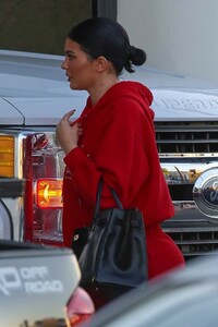 kylie-jenner-arrives-at-milk-studio-in-los-angeles-02-06-2019-1.jpg