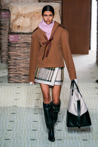 lanvin-rf19-00091.thumb.jpg.051cff4a7c3465cbe27749af8d9126fd.jpg
