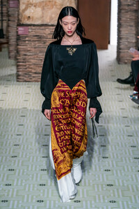 lanvin-rf19-00122.thumb.jpg.33f454193bb4a63aa467370ac9881cc7.jpg