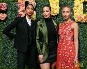 lena-dunham-ashley-graham-celebrate-opening-reception-of-frida-kahlo-04.jpg