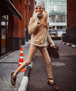 lilimelodystyle_47692537_378136112955663_8202922238650445612_n.jpg
