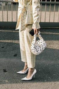 looks_milan_chaquetas_pantalones_tendencias_primavera_verano_2019_423498503_1200x1800.thumb.jpg.c581be26068a0d81b8b3468c7ba03b06.jpg