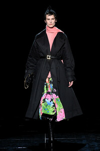 marc-jacobs-rtw-f19-11(1).thumb.jpg.a41a4724d4dd45b554a80d92872cb5fc.jpg