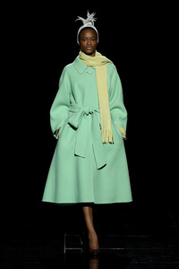 marc-jacobs-rtw-f19-18(1).thumb.jpg.2444da1c323e21160c8328c485bf2a00.jpg